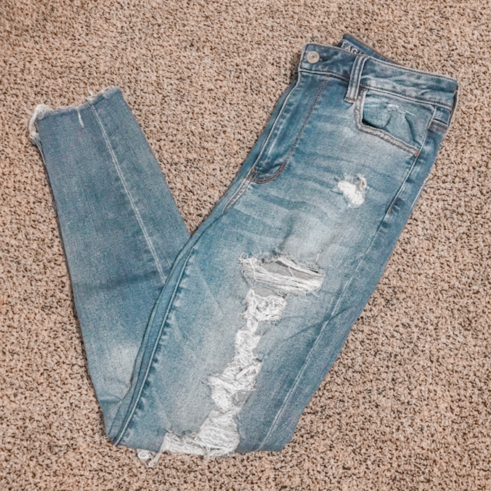 american eagle high waisted light wash jeans